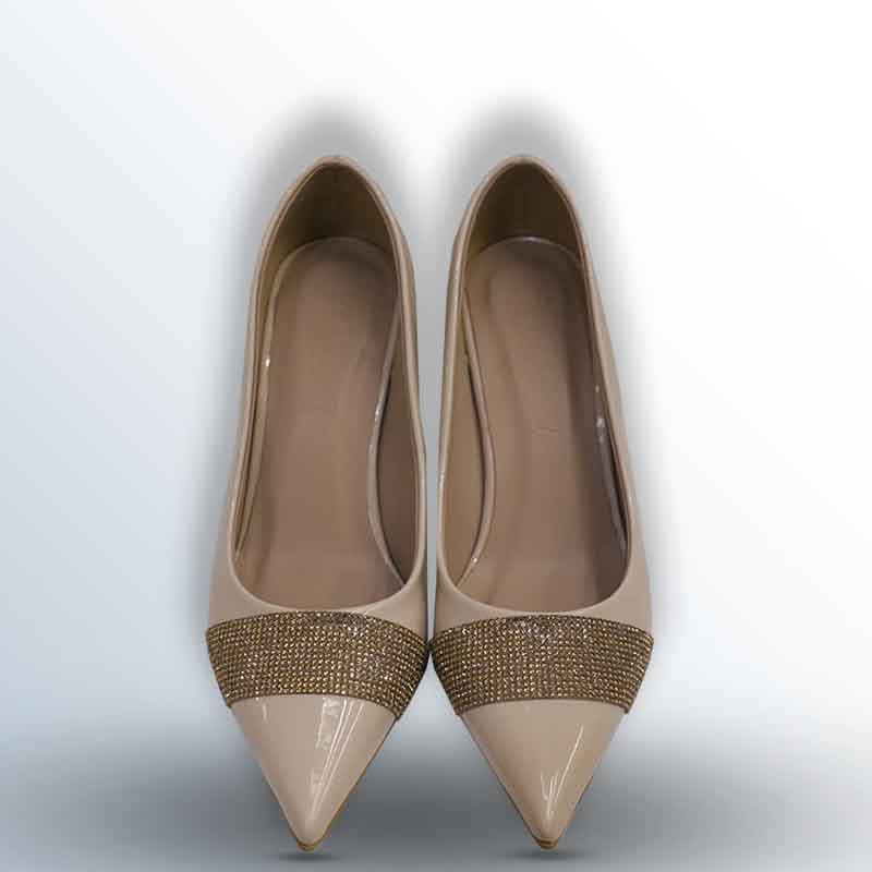 high-heeled pump
