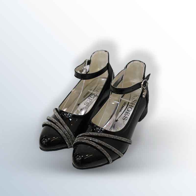 Girls' sandals with heels